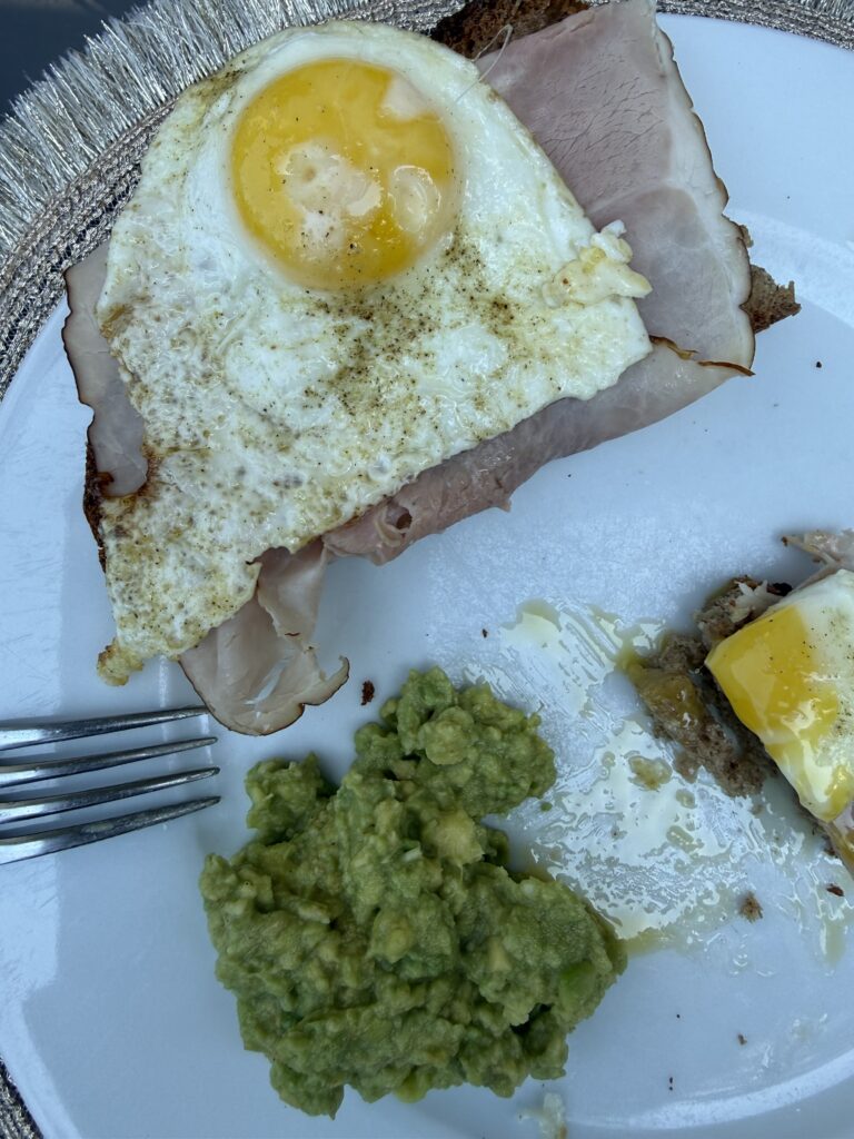 Ein belegtes Brot mit …